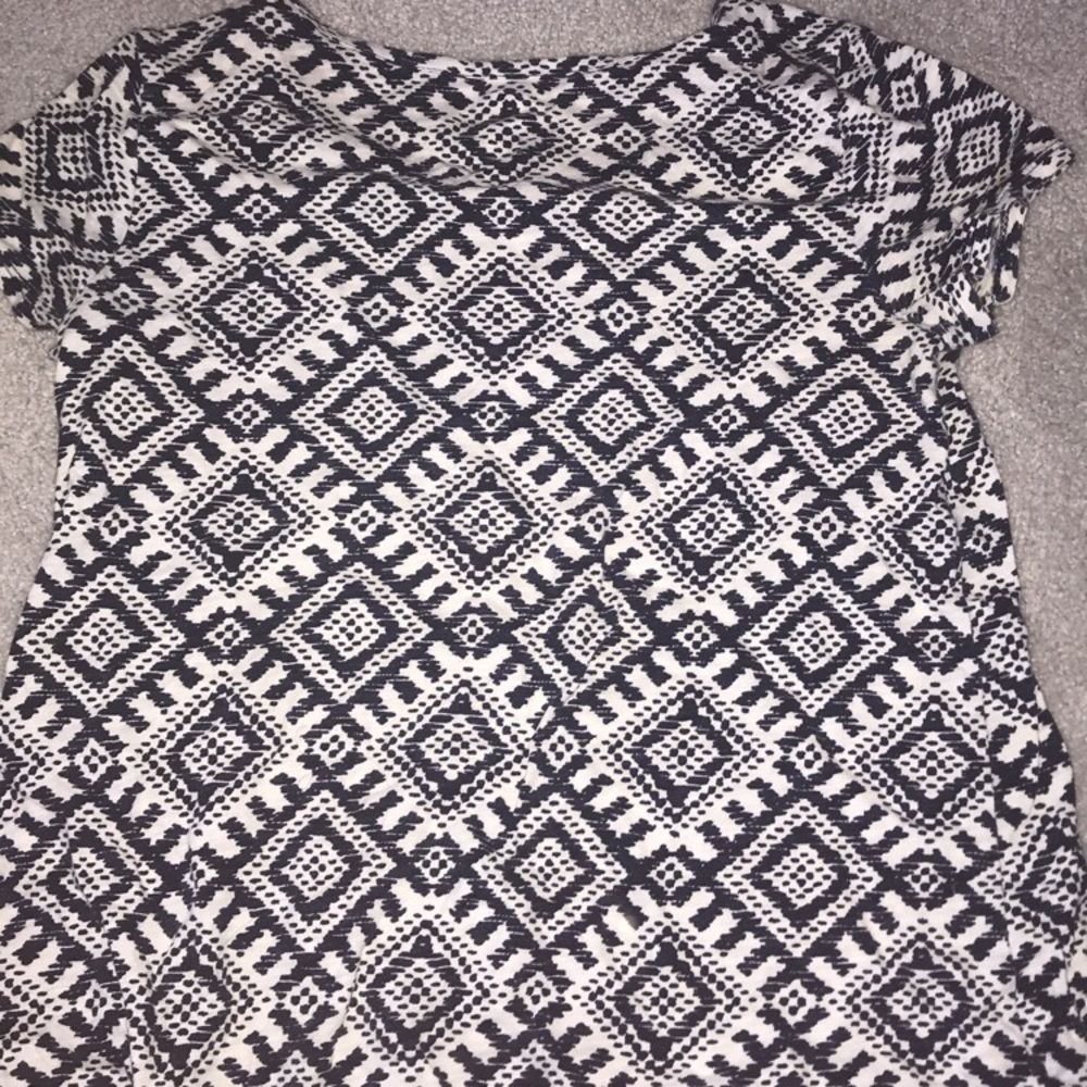 Patterned Blue Short Sleeved - Picture 2 of 3